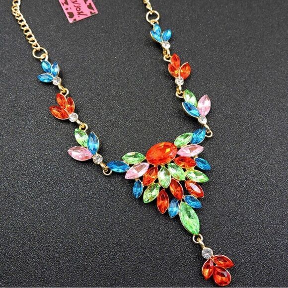 🔷 Betsey Johnson multicolored crystal statement necklace 🔷 - Picture 1 of 3